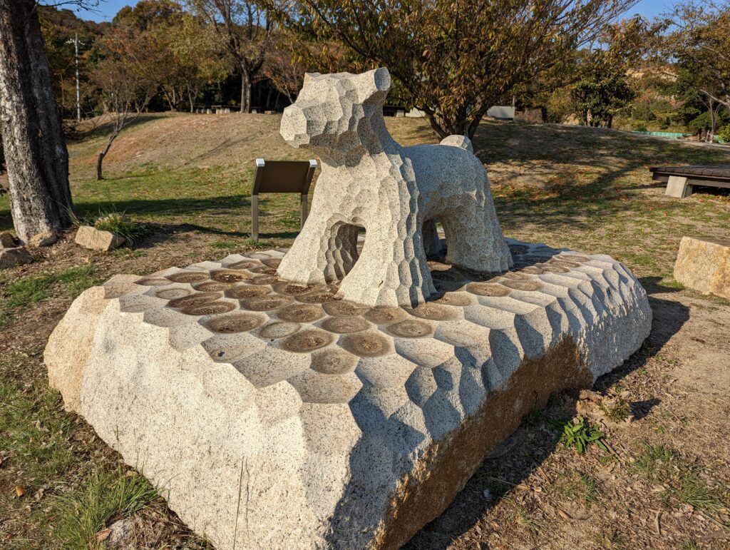 犬島の犬の像