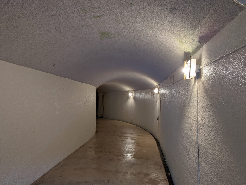 地下弾薬庫の廊下